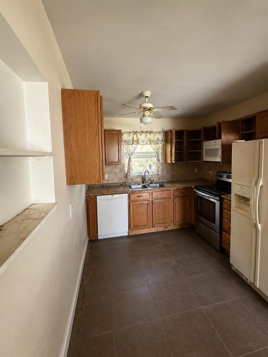 21314 GLENDALE AVENUE — photo 4 of 9