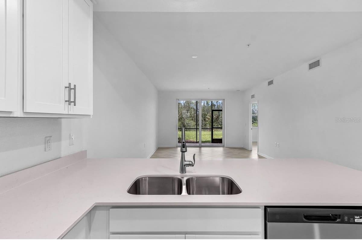 14191 HERITAGE LANDING BOULEVARD — photo 13 of 45