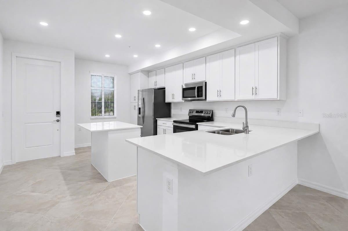 14191 HERITAGE LANDING BOULEVARD — photo 8 of 45