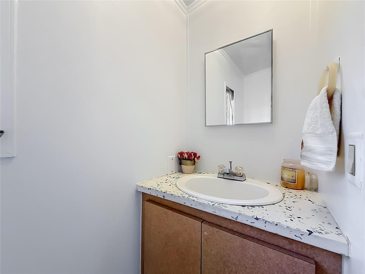 6050 81ST TERRACE — photo 21 of 40