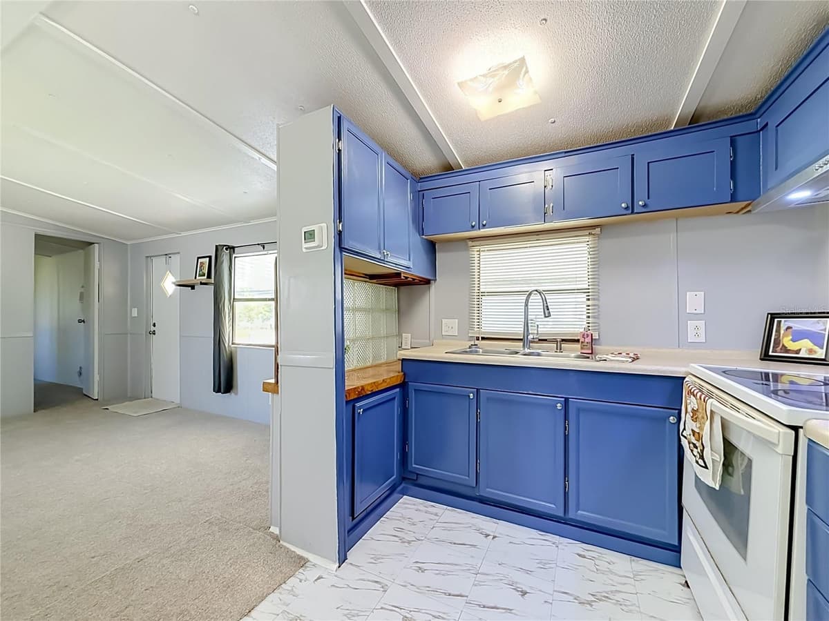 6050 81ST TERRACE — photo 13 of 40