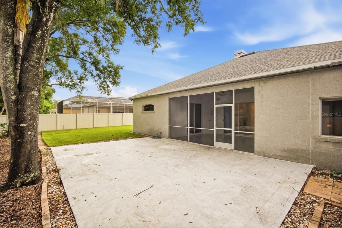 14902 DEVONSHIRE WOODS PLACE — photo 33 of 43