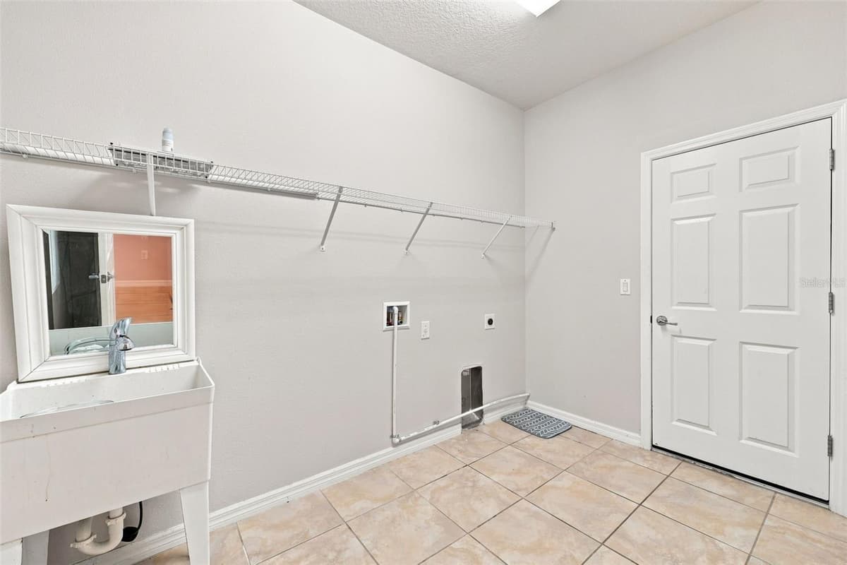 18359 CORTES CREEK BOULEVARD — photo 17 of 56
