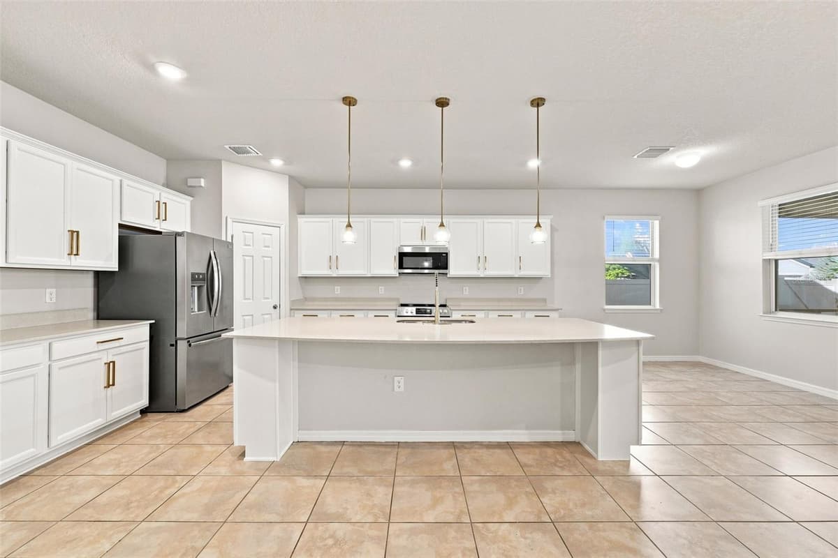 18359 CORTES CREEK BOULEVARD — photo 4 of 56