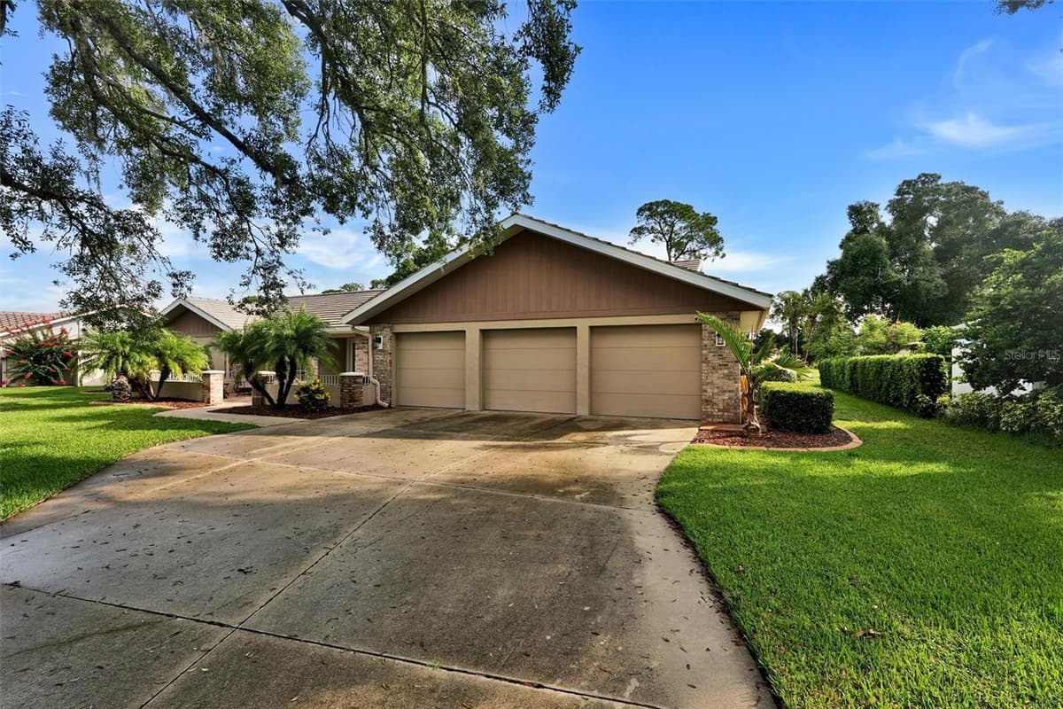 7913 BROADMOOR PINES BOULEVARD — photo 3 of 59