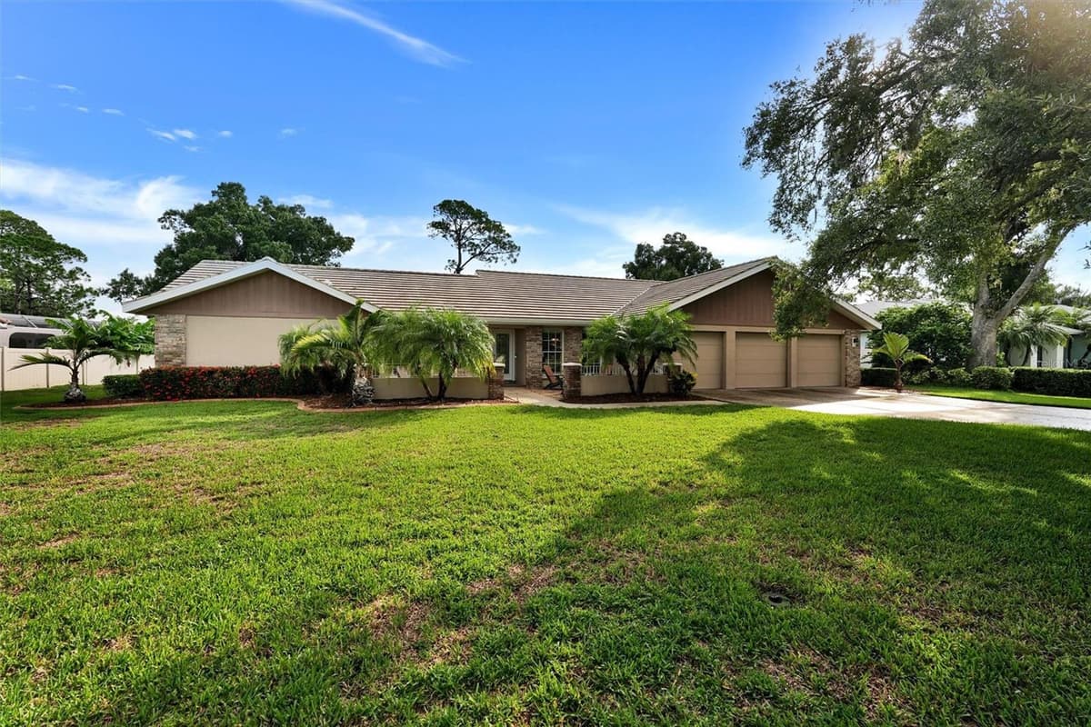 7913 BROADMOOR PINES BOULEVARD — photo 5 of 59