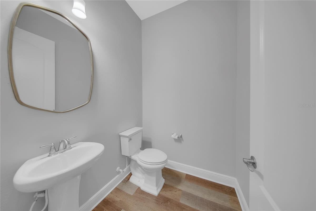 5013 VANTAGE COURT — photo 15 of 29