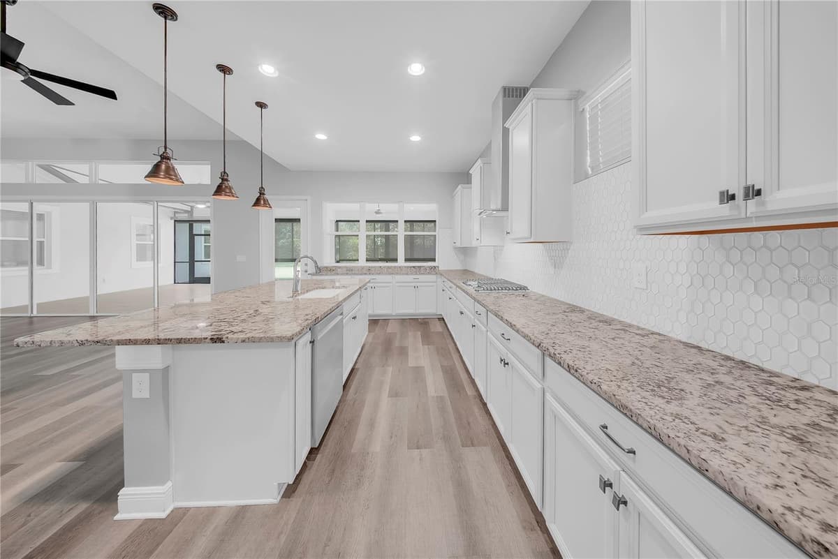 5013 VANTAGE COURT — photo 8 of 29