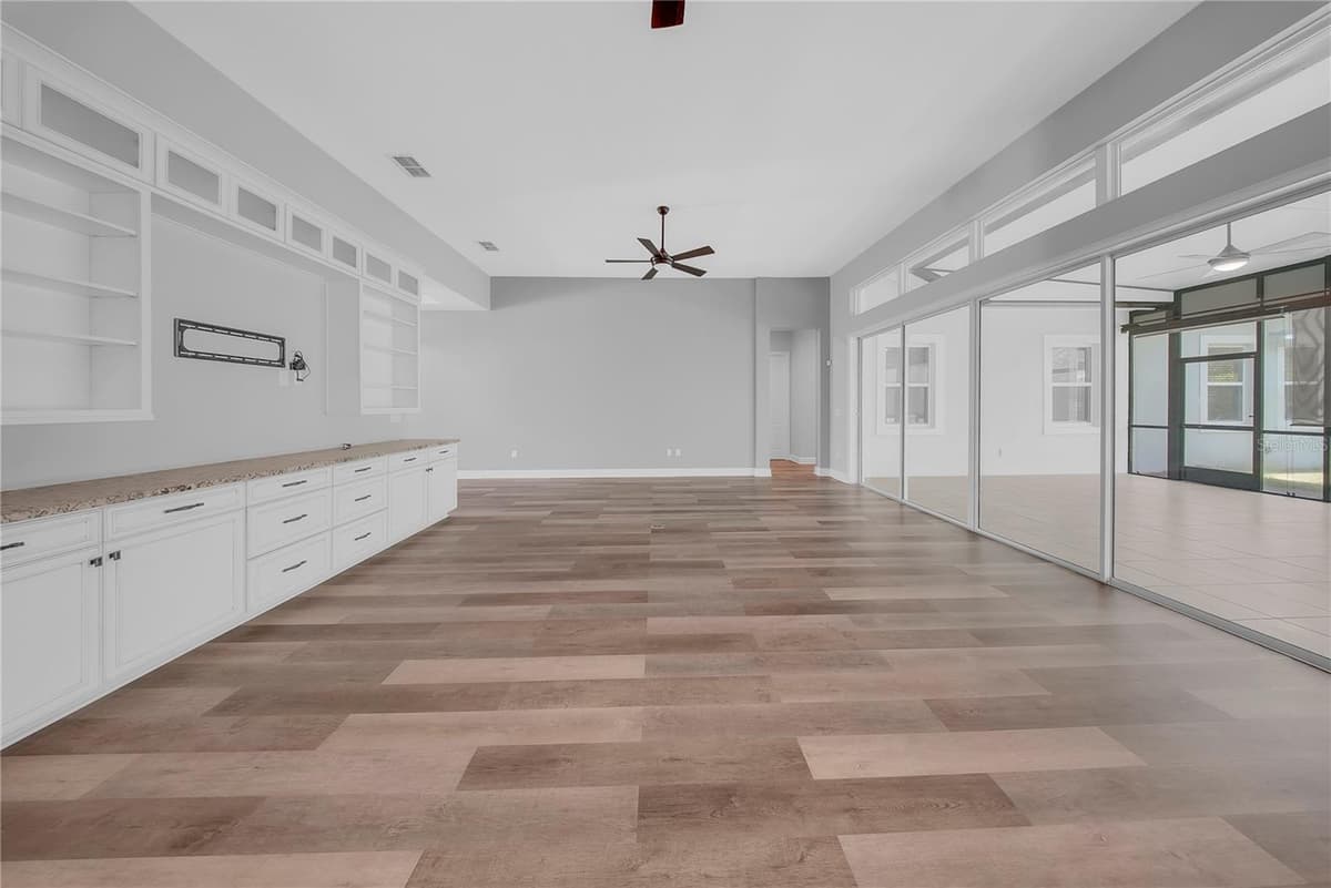 5013 VANTAGE COURT — photo 4 of 29