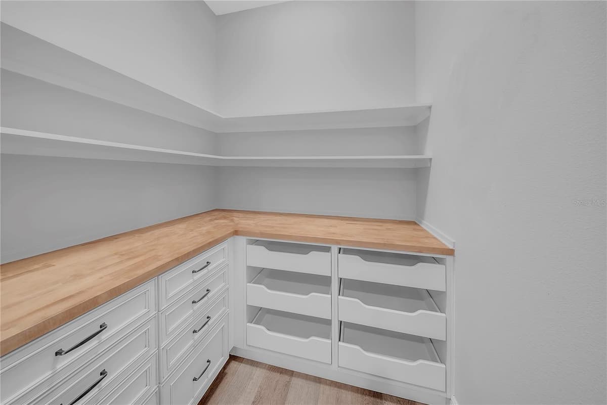 5013 VANTAGE COURT — photo 9 of 29