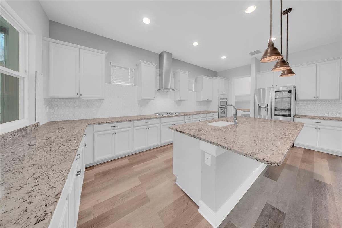 5013 VANTAGE COURT — photo 7 of 29