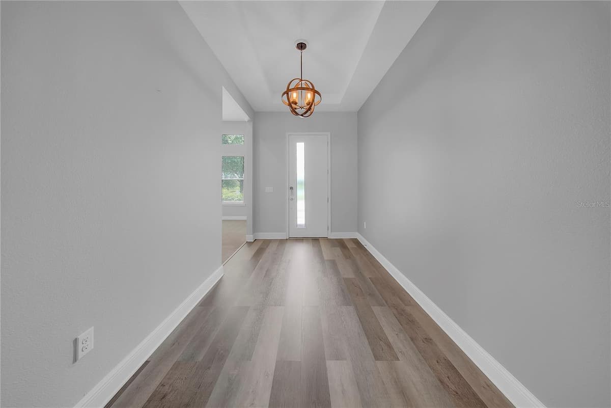 5013 VANTAGE COURT — photo 2 of 29
