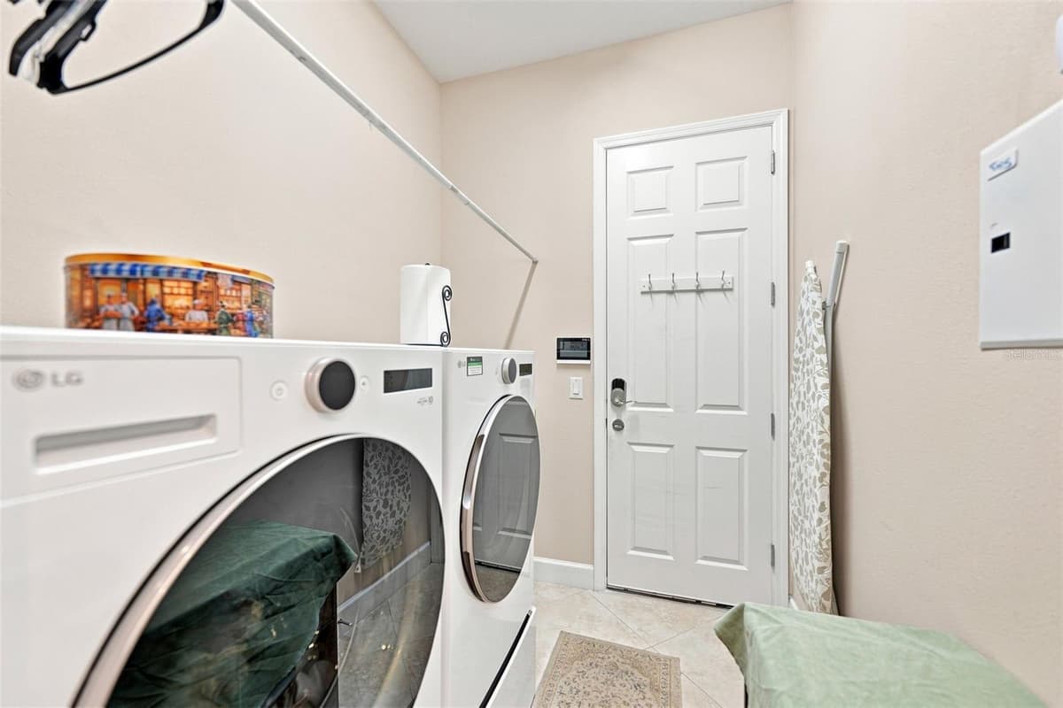 2109 SIFIELD GREENS WAY — photo 38 of 96