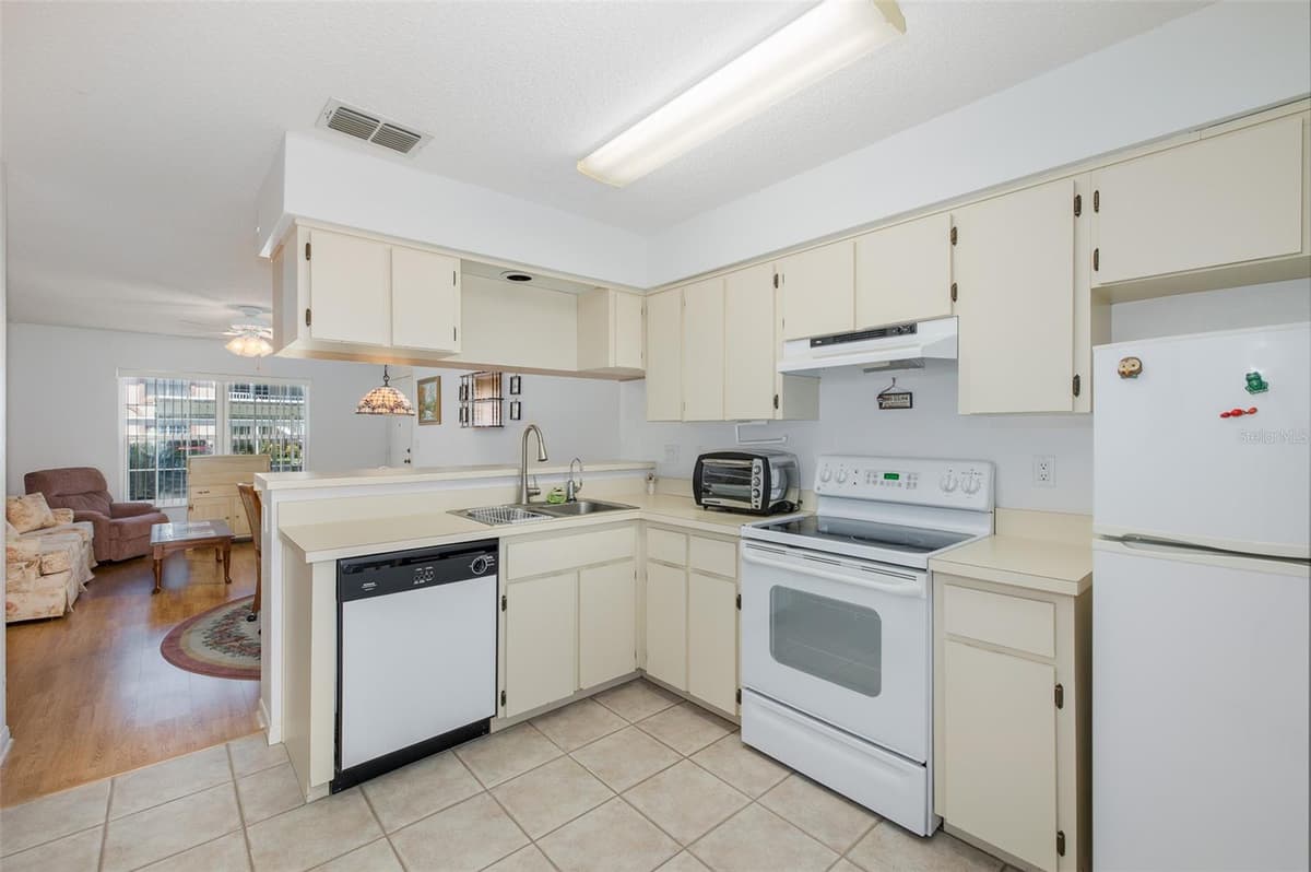 4804 MYRTLE OAK DRIVE — photo 12 of 35