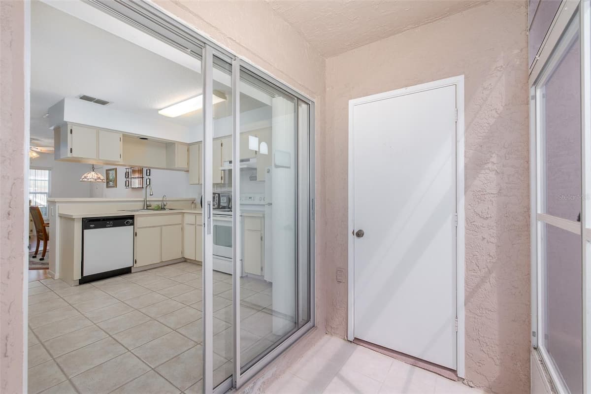 4804 MYRTLE OAK DRIVE — photo 16 of 35