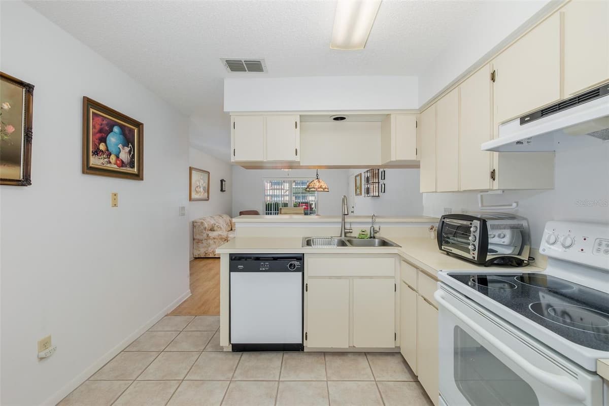 4804 MYRTLE OAK DRIVE — photo 13 of 35