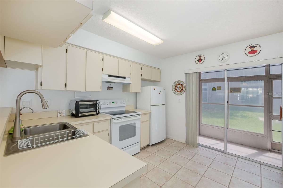 4804 MYRTLE OAK DRIVE — photo 14 of 35