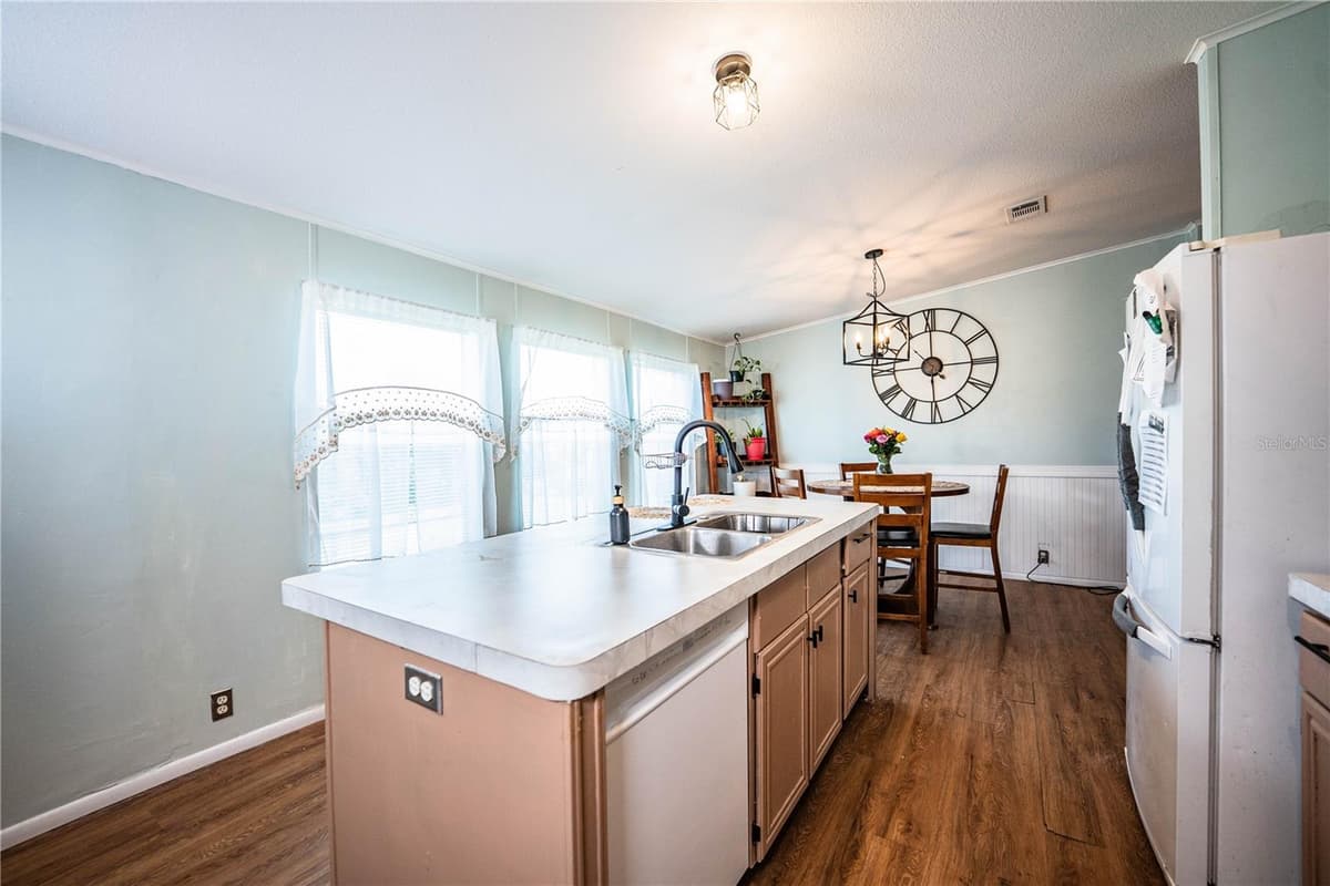 487 LINDSEY DRIVE — photo 36 of 49