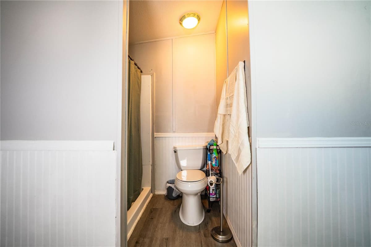 487 LINDSEY DRIVE — photo 16 of 49