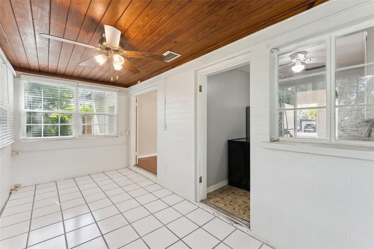 1904 VALENCIA ROAD — photo 11 of 14