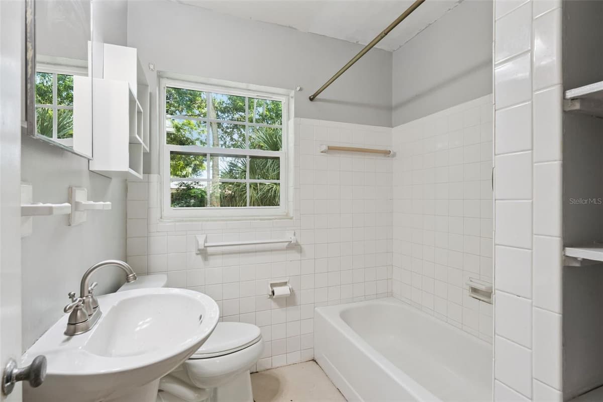 1904 VALENCIA ROAD — photo 10 of 14