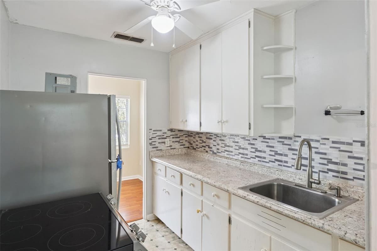 1904 VALENCIA ROAD — photo 7 of 14