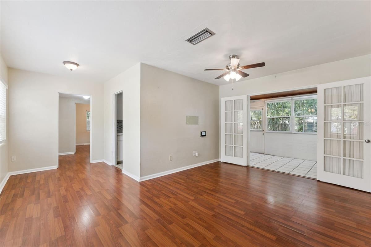 1904 VALENCIA ROAD — photo 4 of 14