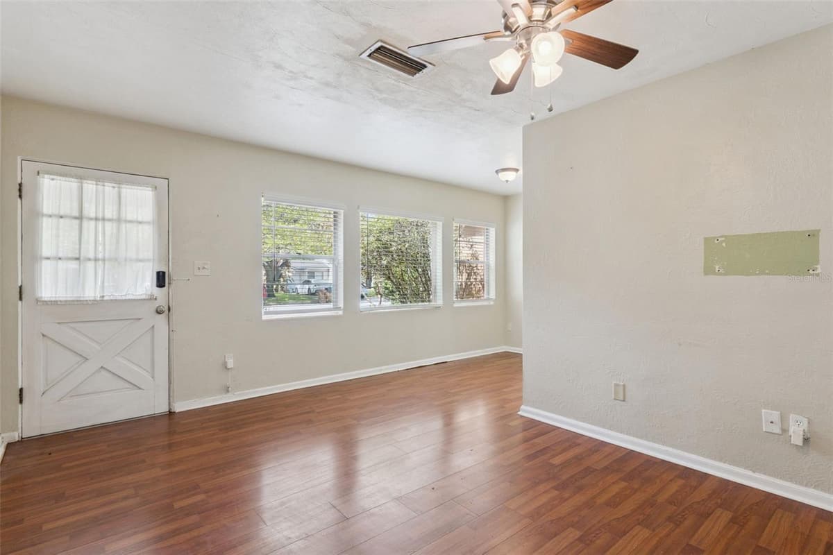 1904 VALENCIA ROAD — photo 3 of 14