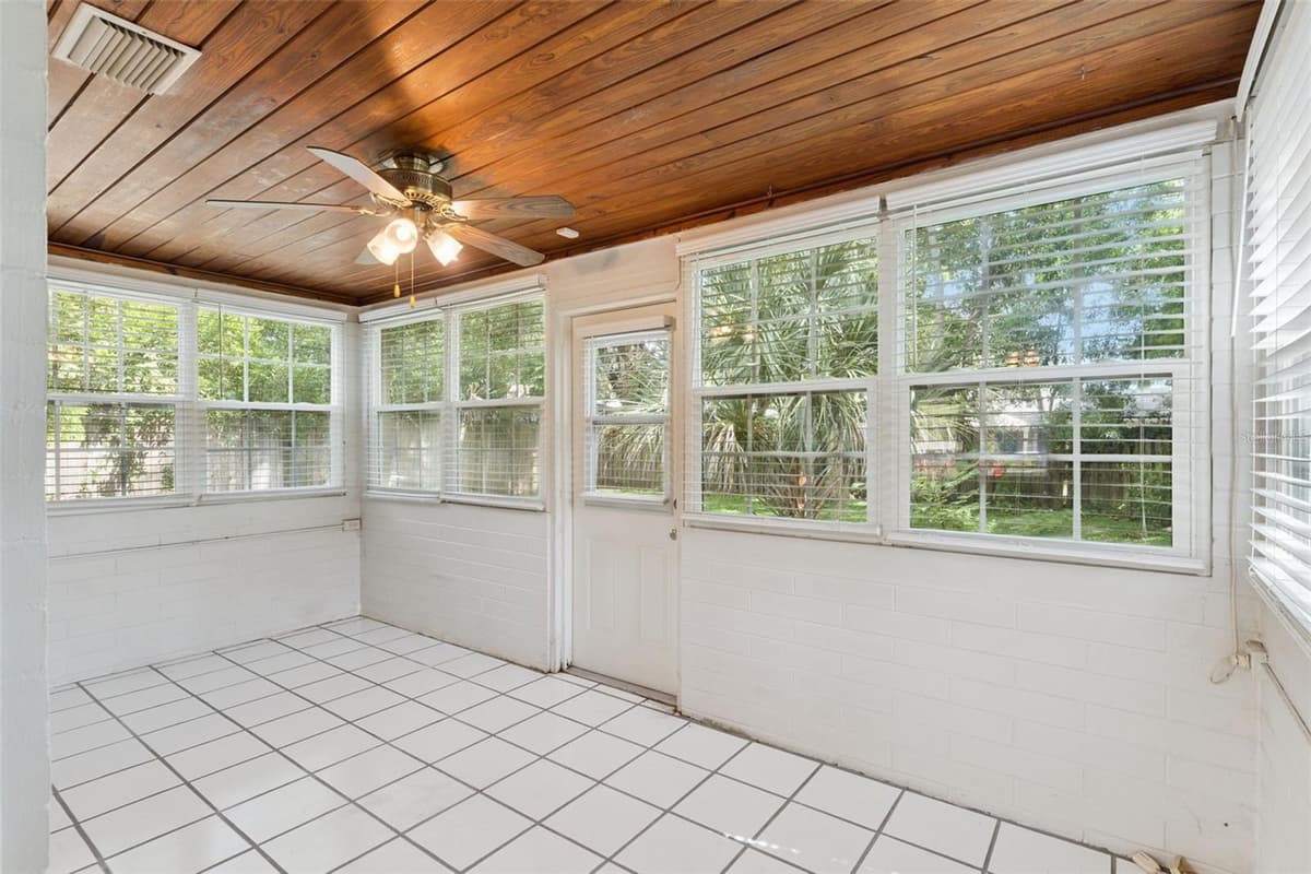 1904 VALENCIA ROAD — photo 12 of 14