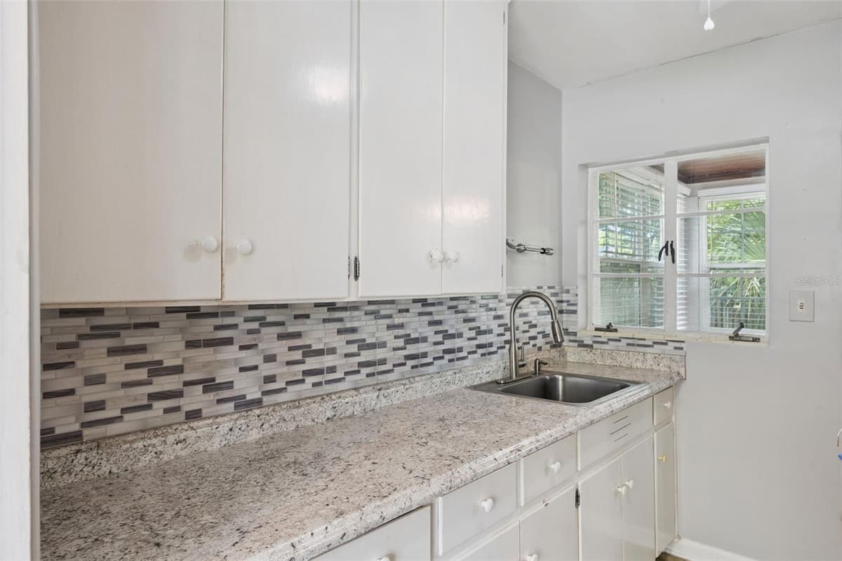 1904 VALENCIA ROAD — photo 6 of 14