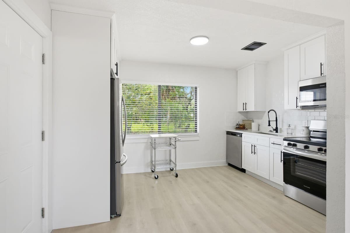 5307 BERKLEY ROAD — photo 9 of 26