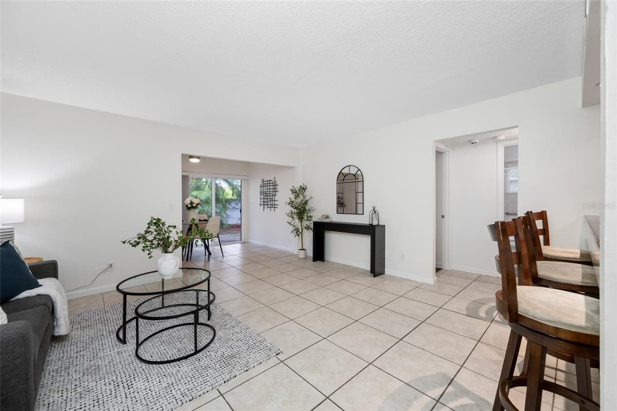 131 MERCURY AVENUE — photo 6 of 40