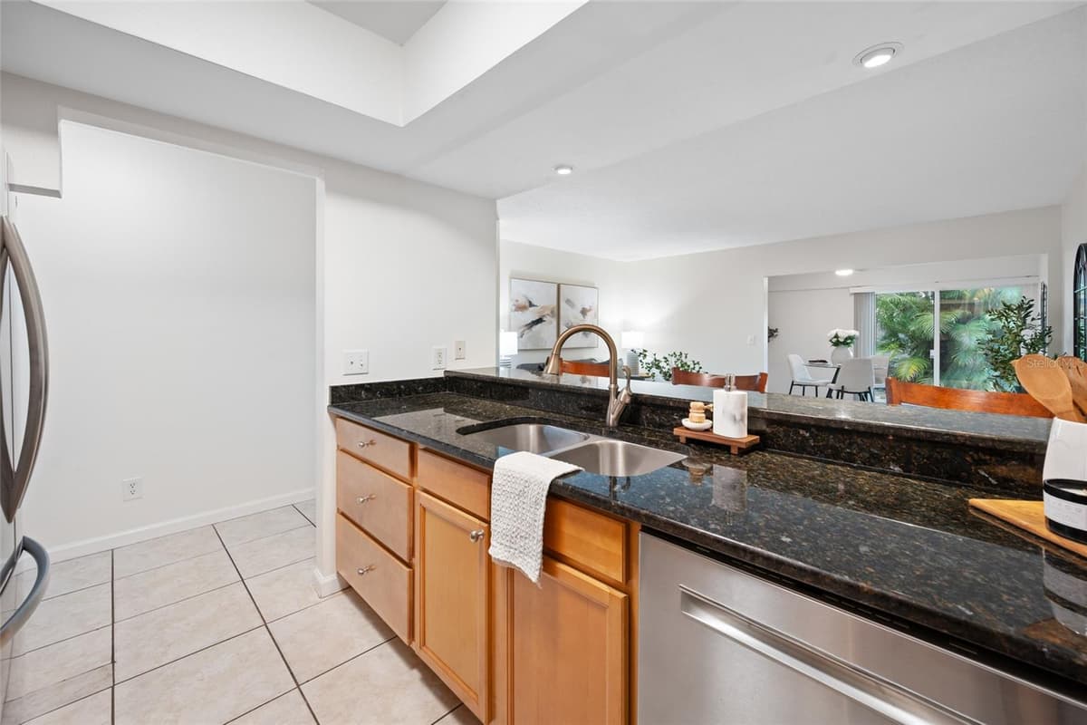 131 MERCURY AVENUE — photo 12 of 40