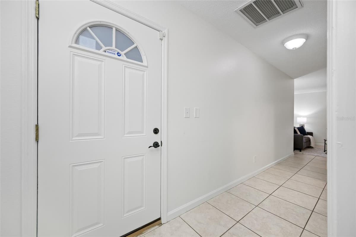 131 MERCURY AVENUE — photo 3 of 40