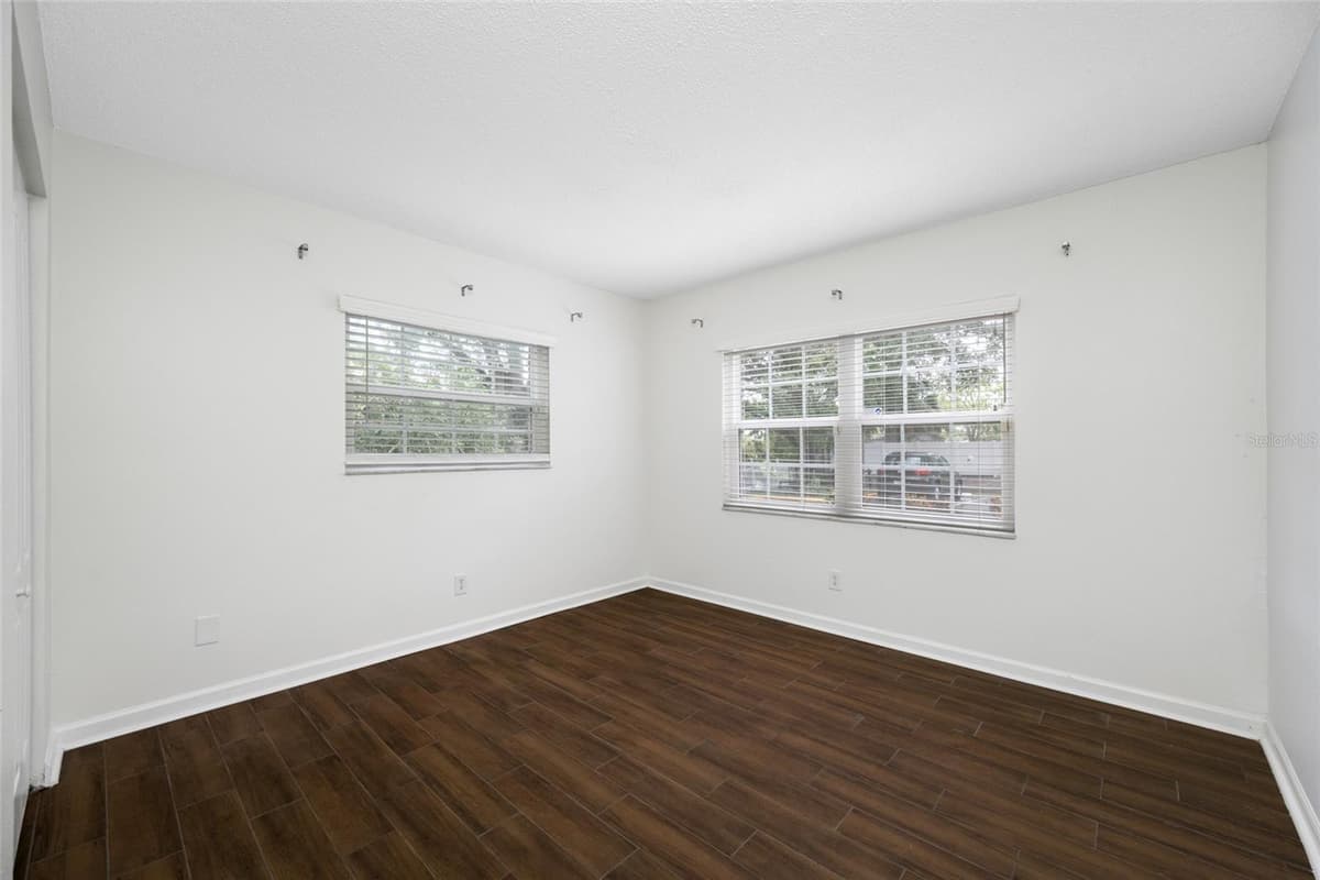 131 MERCURY AVENUE — photo 19 of 40