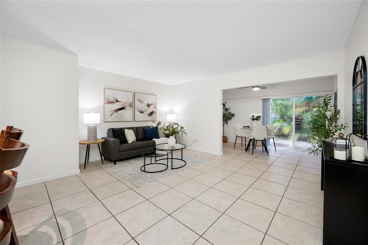 131 MERCURY AVENUE — photo 4 of 40