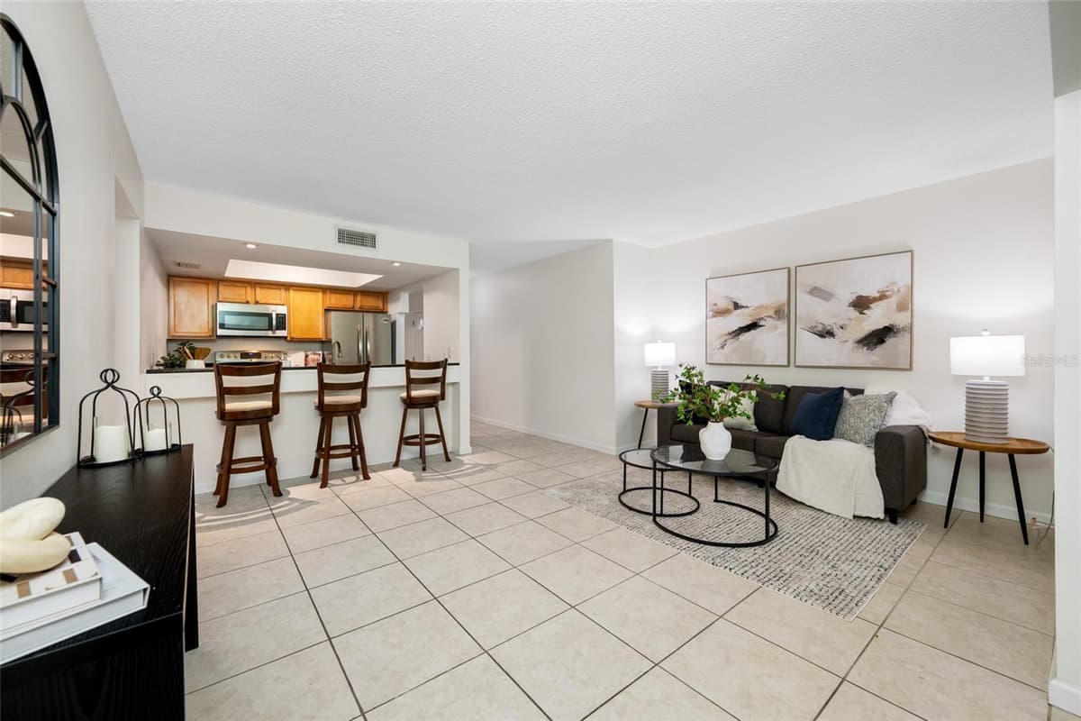131 MERCURY AVENUE — photo 5 of 40