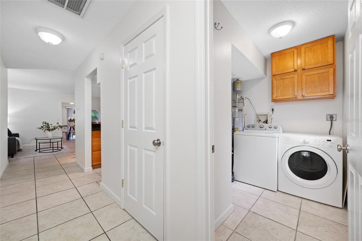 131 MERCURY AVENUE — photo 24 of 40