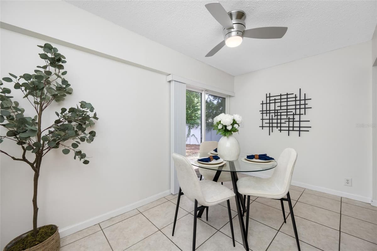 131 MERCURY AVENUE — photo 8 of 40