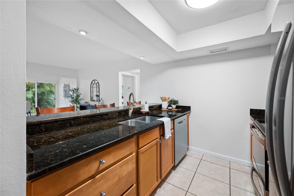 131 MERCURY AVENUE — photo 13 of 40
