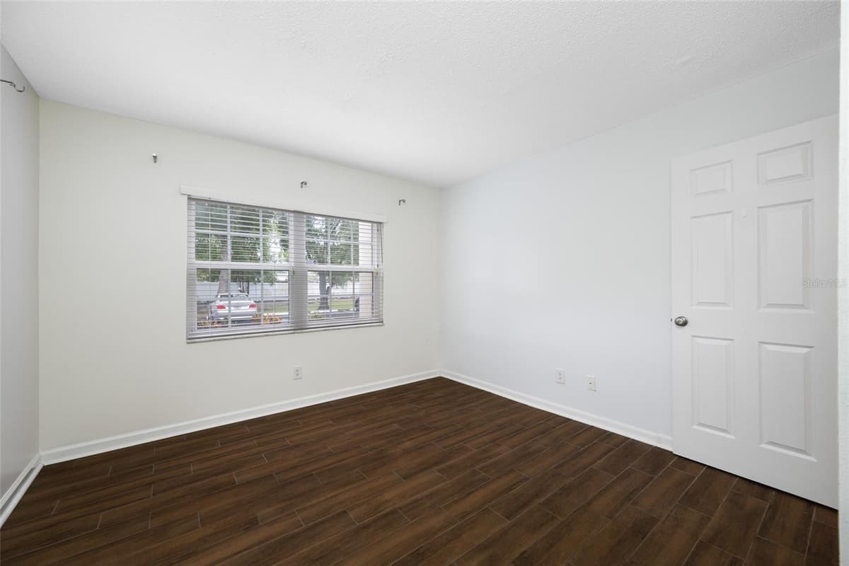 131 MERCURY AVENUE — photo 21 of 40