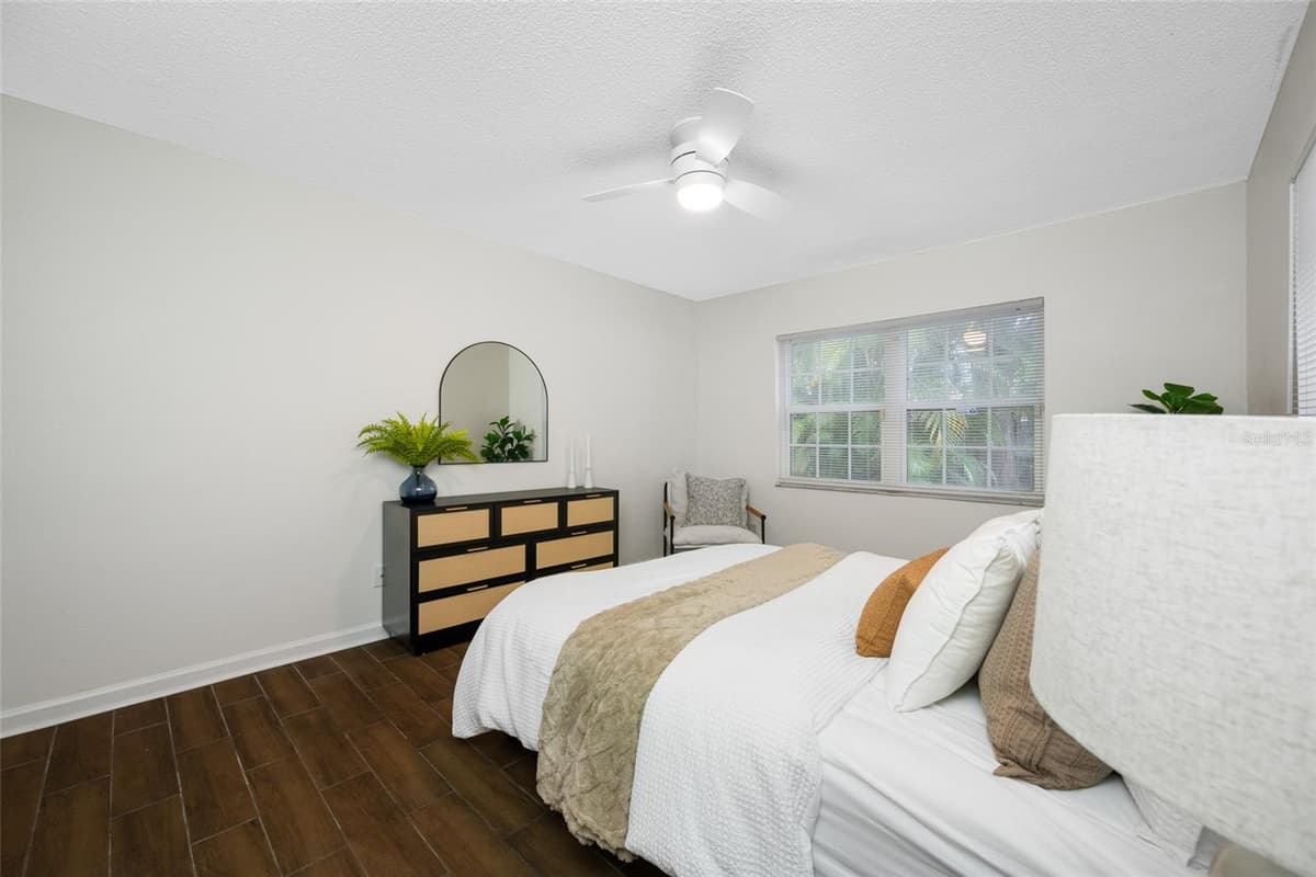 131 MERCURY AVENUE — photo 18 of 40