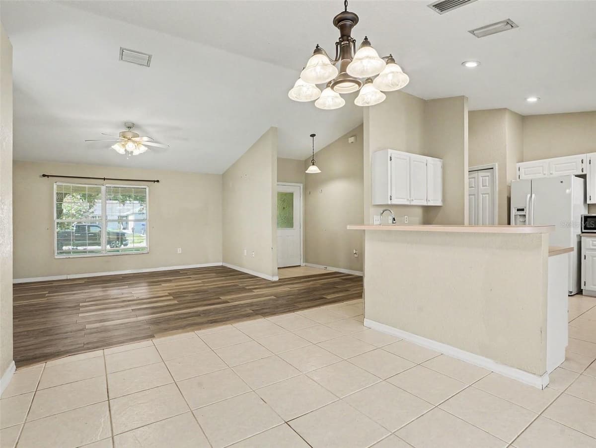121 SHADDOCK DRIVE — photo 8 of 32