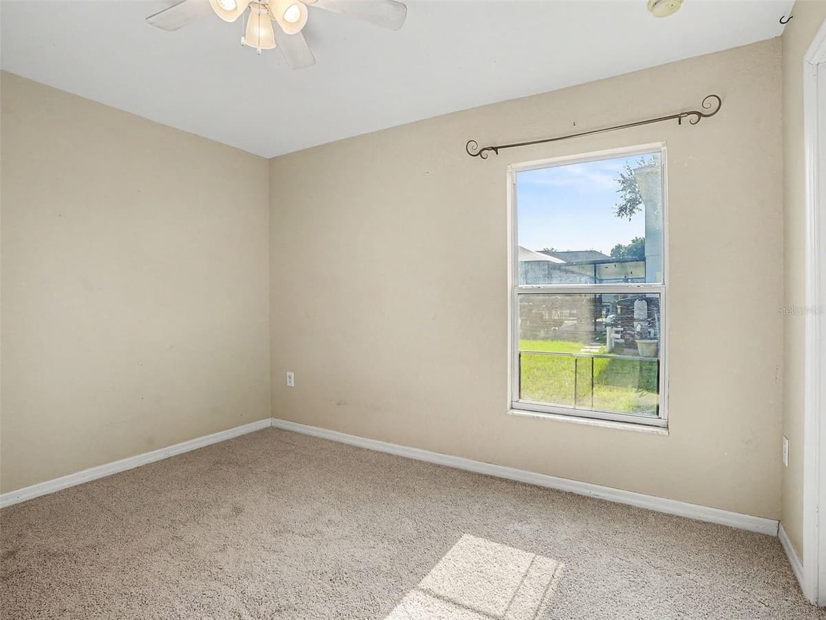 121 SHADDOCK DRIVE — photo 21 of 32