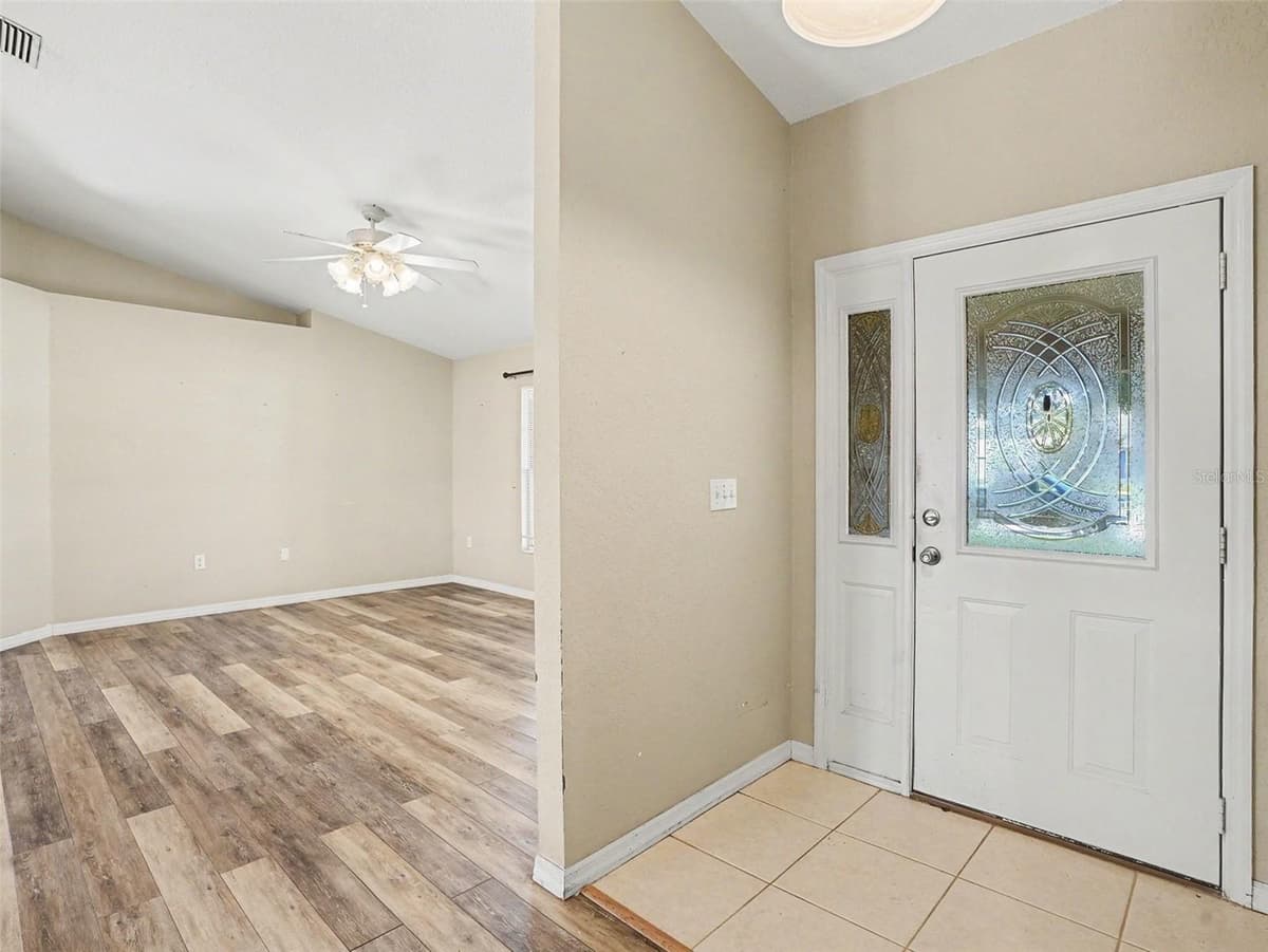 121 SHADDOCK DRIVE — photo 4 of 32