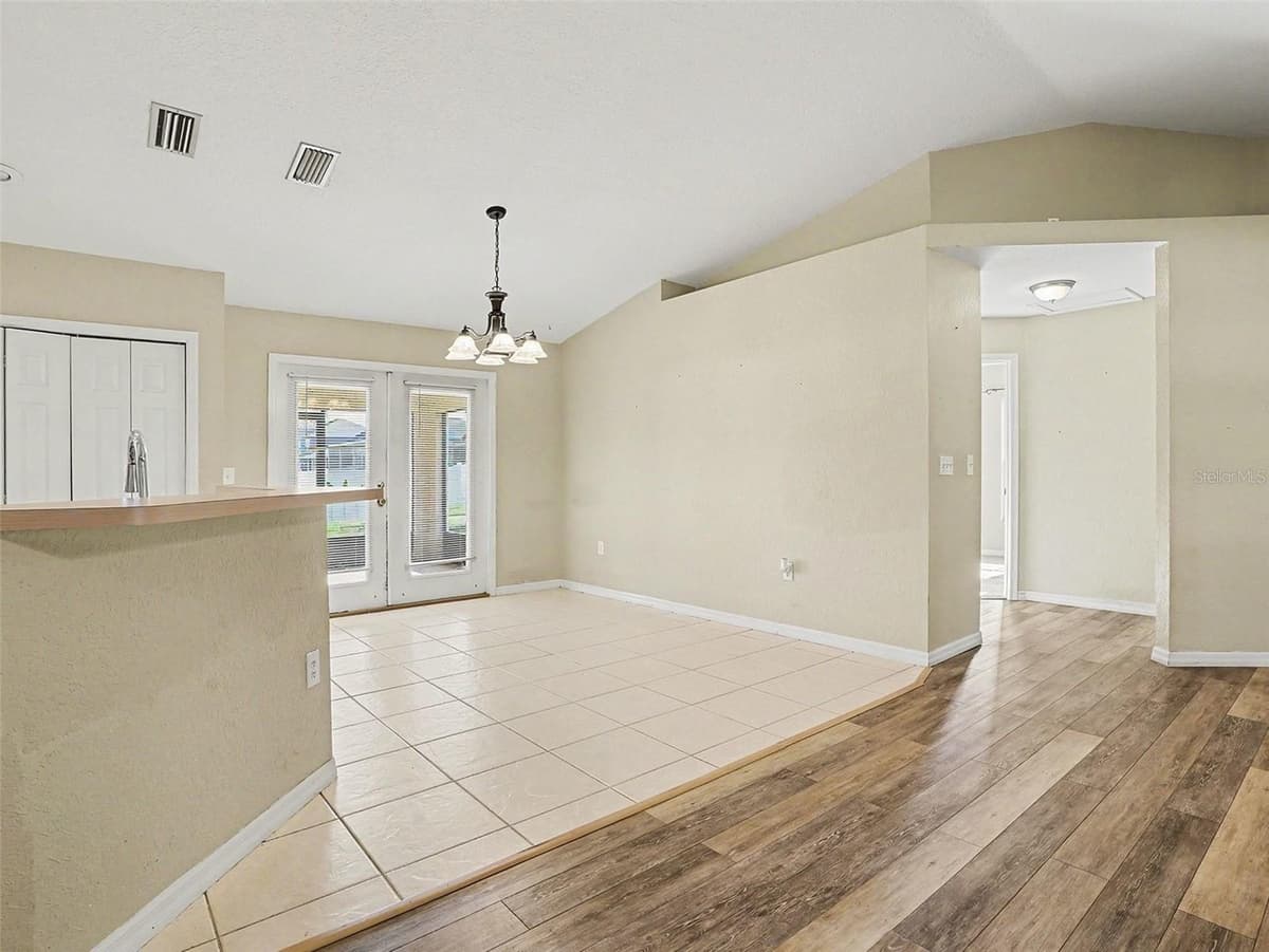 121 SHADDOCK DRIVE — photo 7 of 32