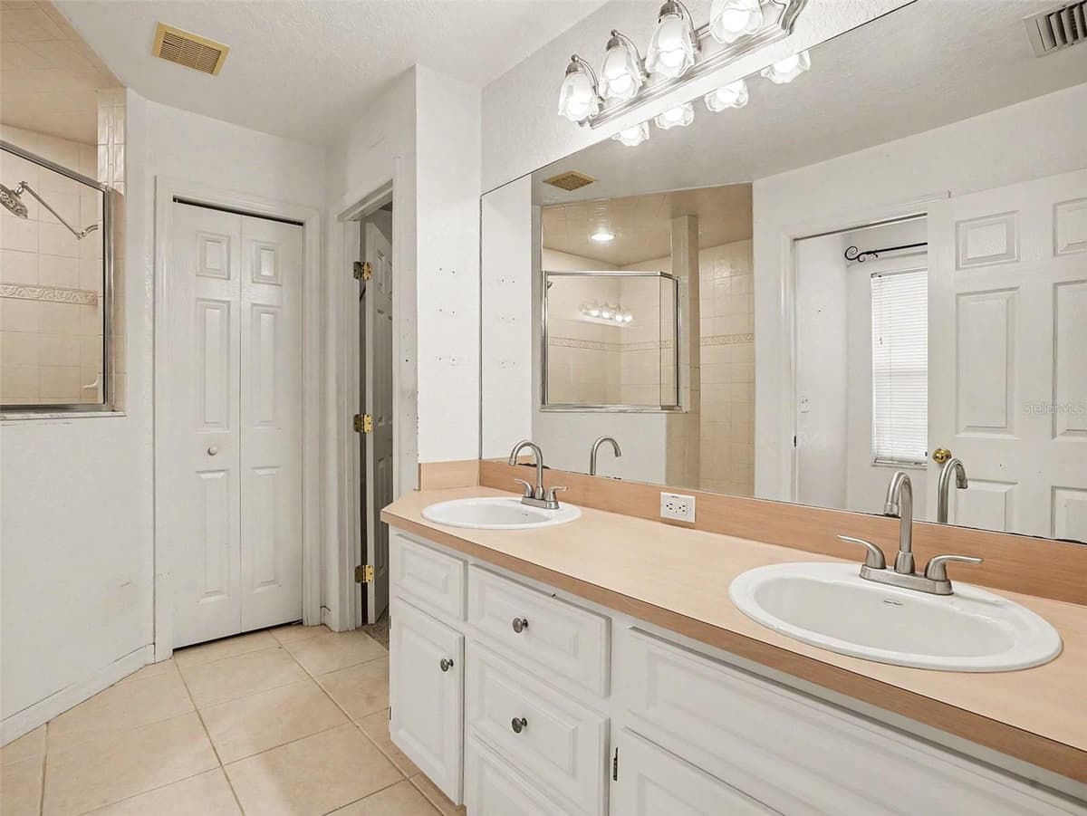 121 SHADDOCK DRIVE — photo 19 of 32