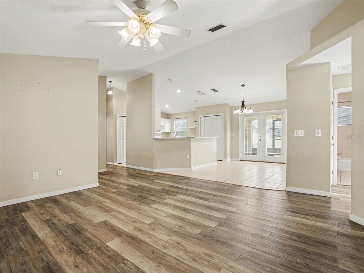 121 SHADDOCK DRIVE — photo 5 of 32