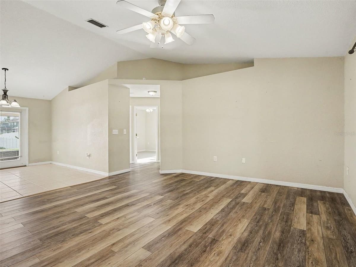 121 SHADDOCK DRIVE — photo 6 of 32