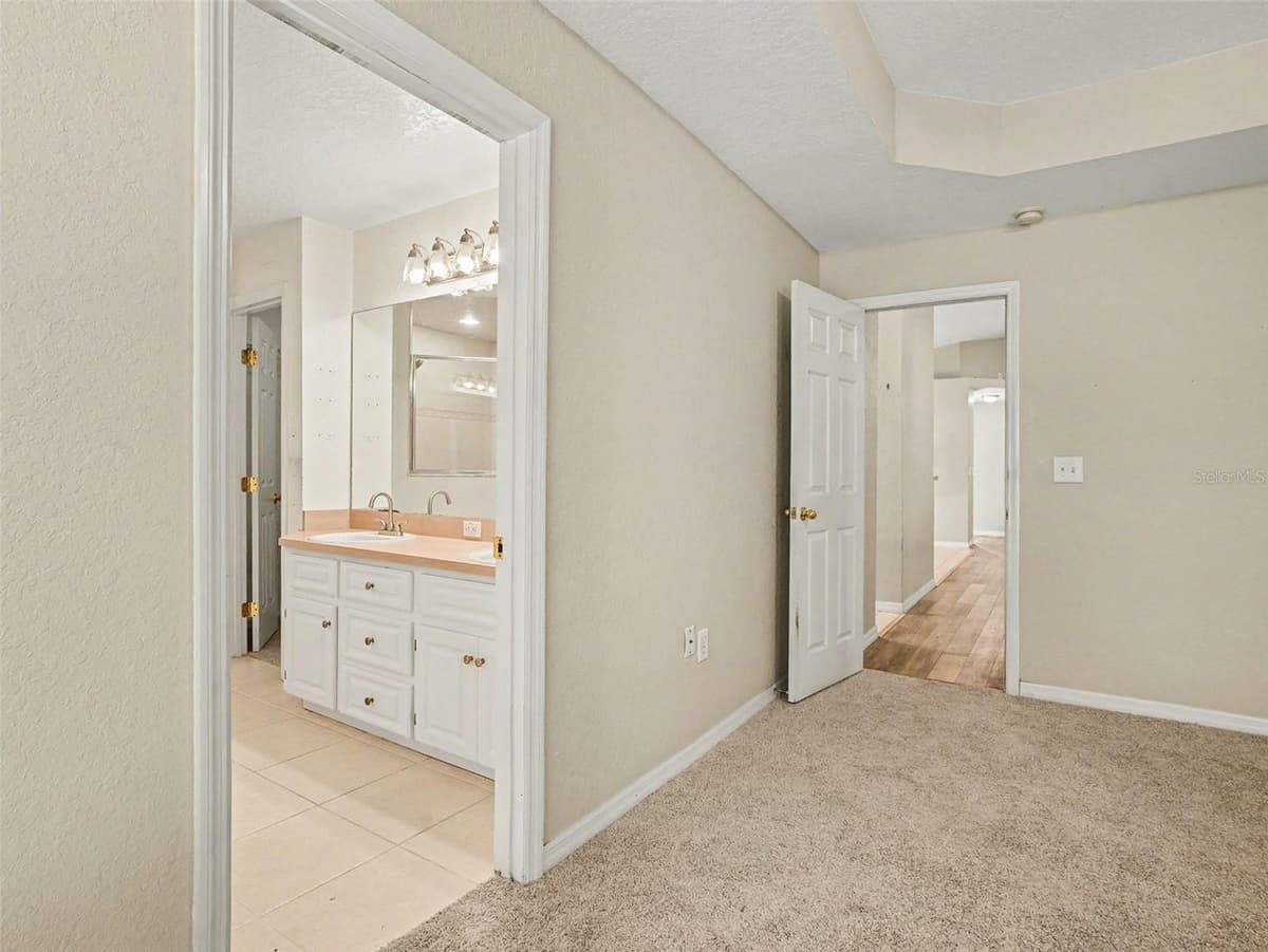 121 SHADDOCK DRIVE — photo 18 of 32